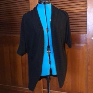 Black short sleeve wrap